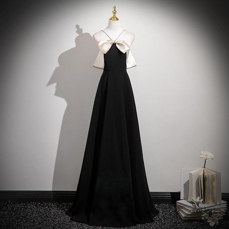 肩紐ありドレス - ストラップデザインのドレス一覧 | DRESSWOW